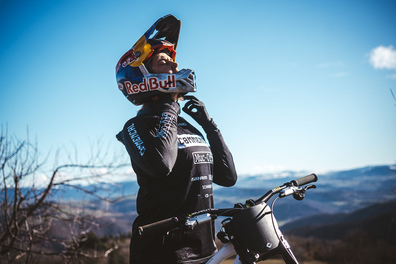 Red Bull Casco Downhill Mtb Commencal // Muc-Off Muc-Off USA