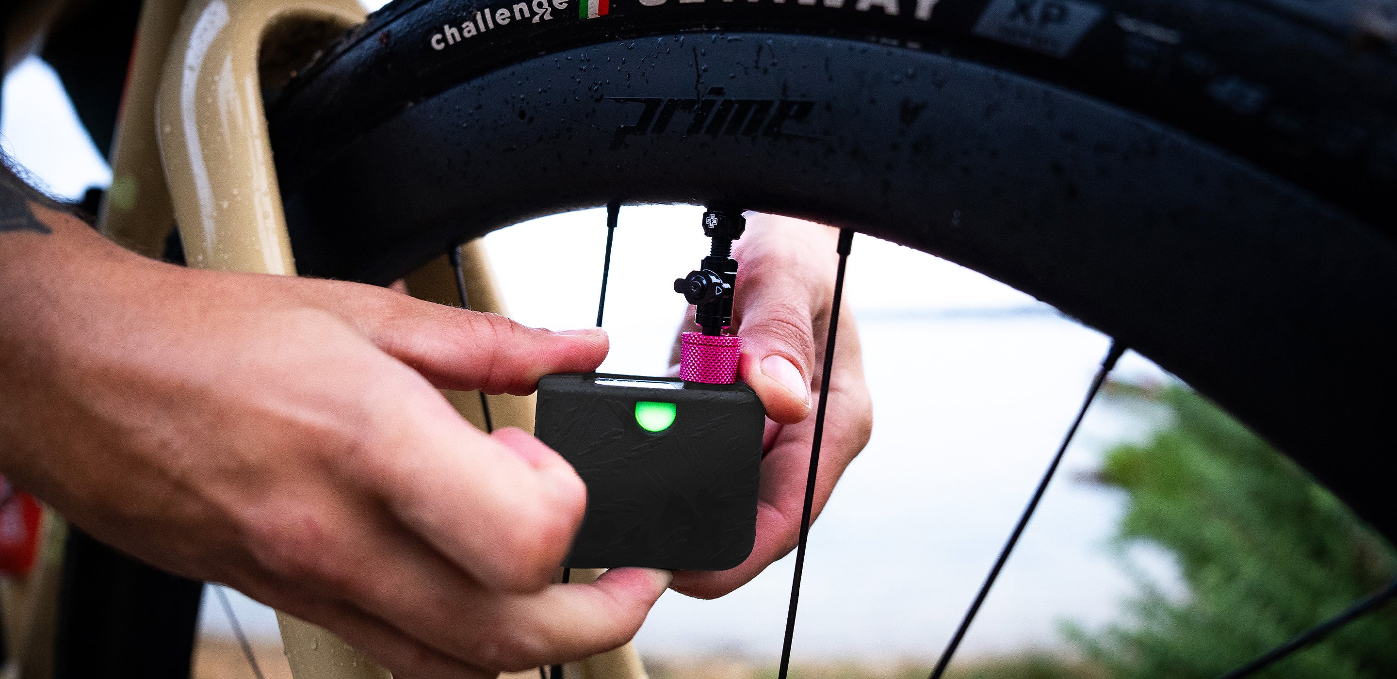 Muc-Off Airmach USB – Pompa Elettrica Mini Per Bici MTB, Strada E Ghiaia, Gonfia Senza Fatica