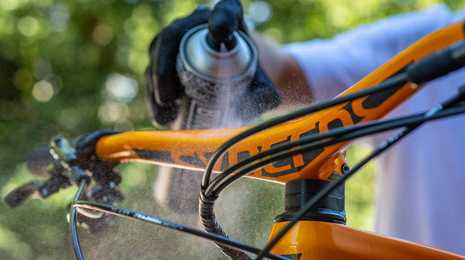 Le kit de nettoyage Muc-Off Bike Care Essentials Starter chez Cyclable