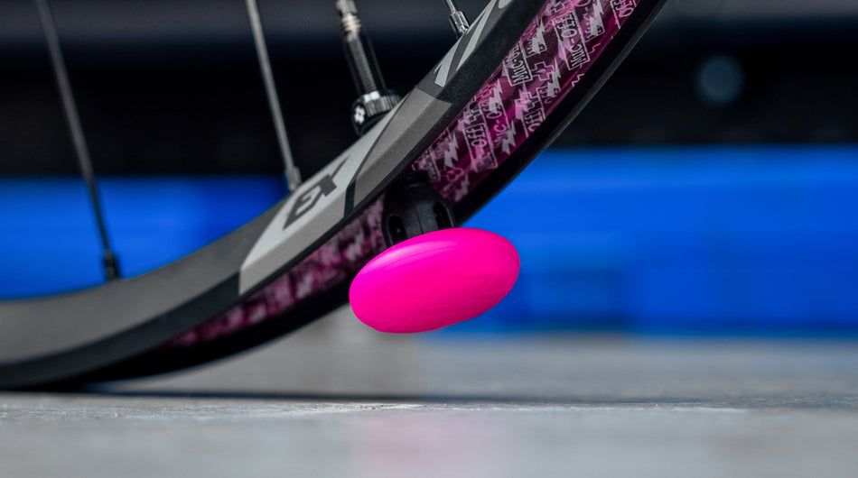 Muc-Off Stealth Tubeless Tag Holder Kit - Includes -2 44mm V2 Tubeless Valves Muc-Off Stealth Tubeless Tag Holder Kit - Includes -2 44mm V2 Tubeless Valves