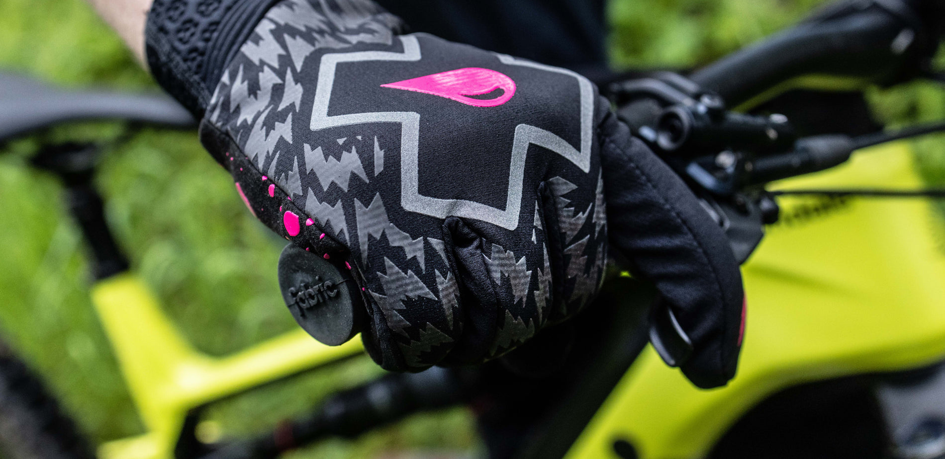 Winter Rider Gloves - Black/Grey Bolt