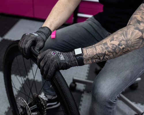 Cómo montar neumáticos sin cámara en una bicicleta de carretera