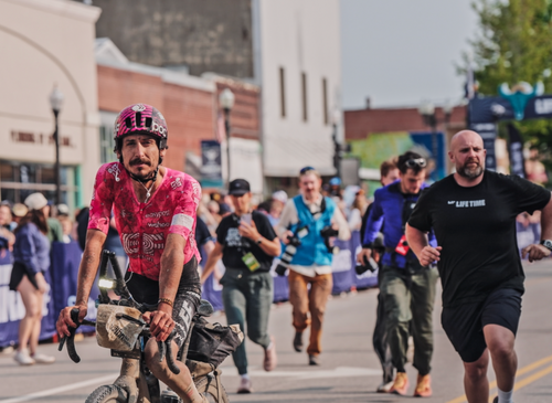 Gravel Gold: El auge de Unbound y el espíritu de Flint Hills