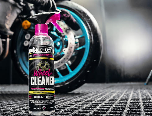 Muc-Off lanza un nuevo limpiador de ruedas con tecnología que cambia de color para el cuidado profesional de las ruedas de motocicletas.