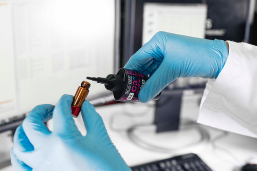 Muc-Off colabora con los principales laboratorios del Reino Unido en un proyecto de investigación financiado por el gobierno sobre la lubricación de bicicletas.